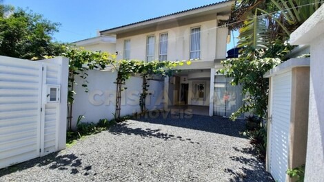 SEMI-DETACHED HOUSE FRONT PUMPS