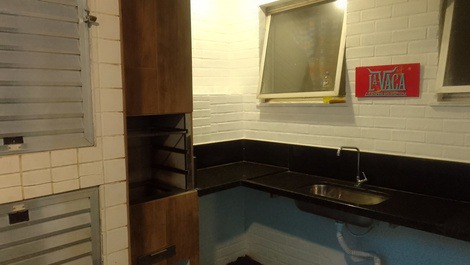 Alugo apartamento na rua da Praia do Forte Cabo frio para 5 pessoas