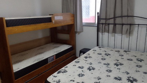 Alugo apartamento na rua da Praia do Forte Cabo frio para 5 pessoas