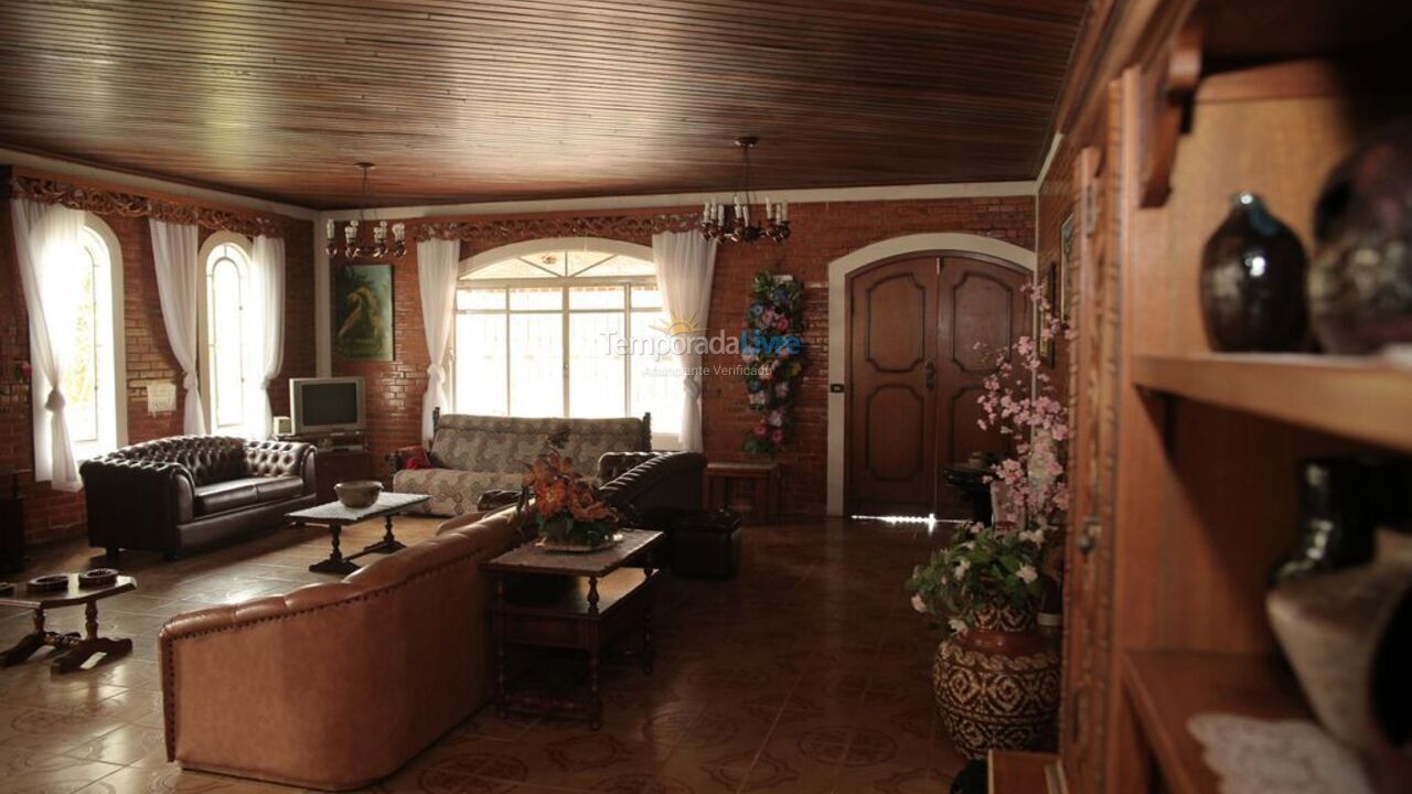 Granja para alquiler de vacaciones em Suzano (Clube Dos Oficiais)