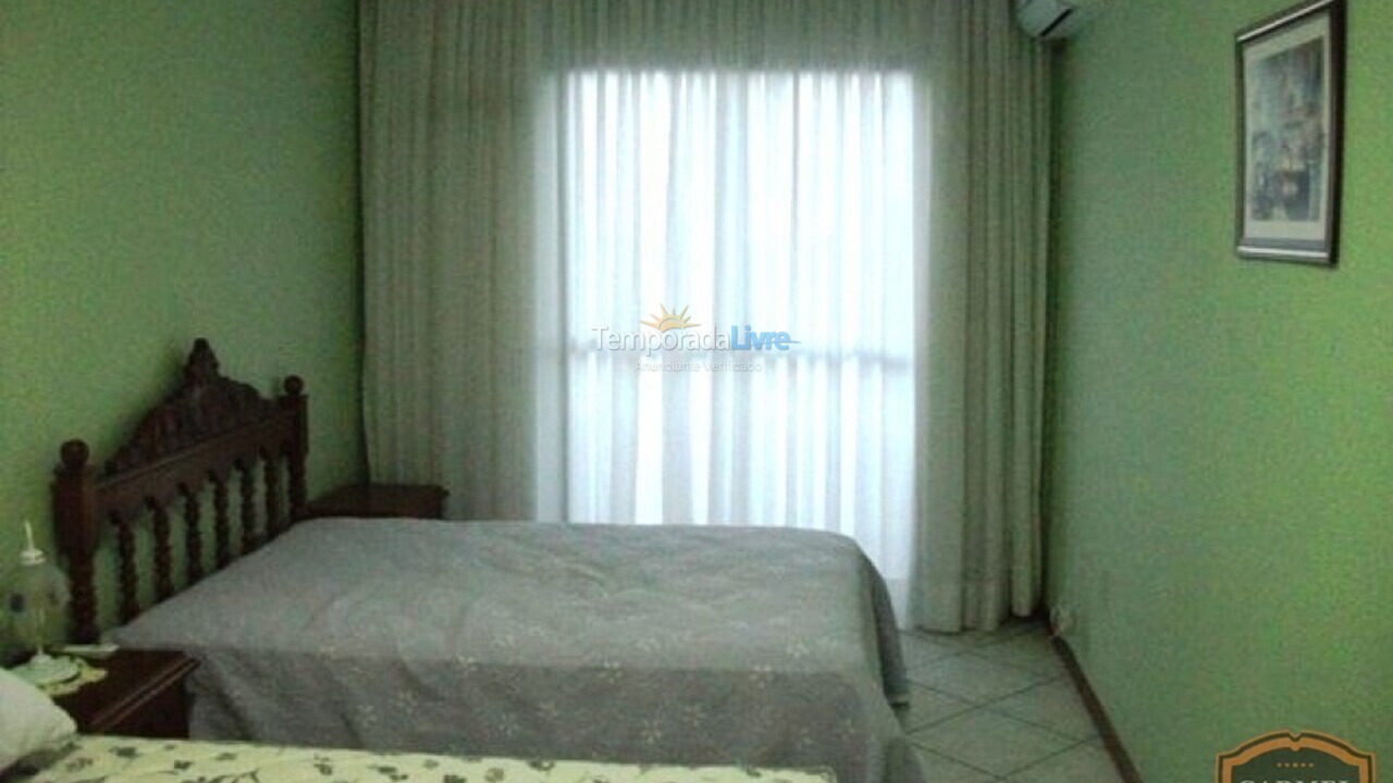 Apartamento para aluguel de temporada em Bombinhas (Praia de Bombas)