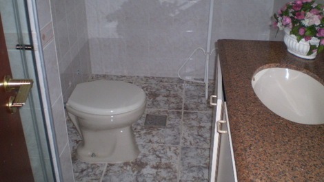 Quarto 1 - banheiro da suíte