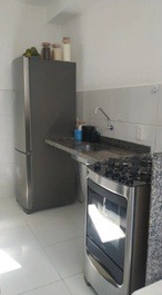 Alugo 1 quarto no condomínio com garagem incluso