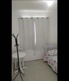 Alugo 1 quarto no condomínio com garagem incluso