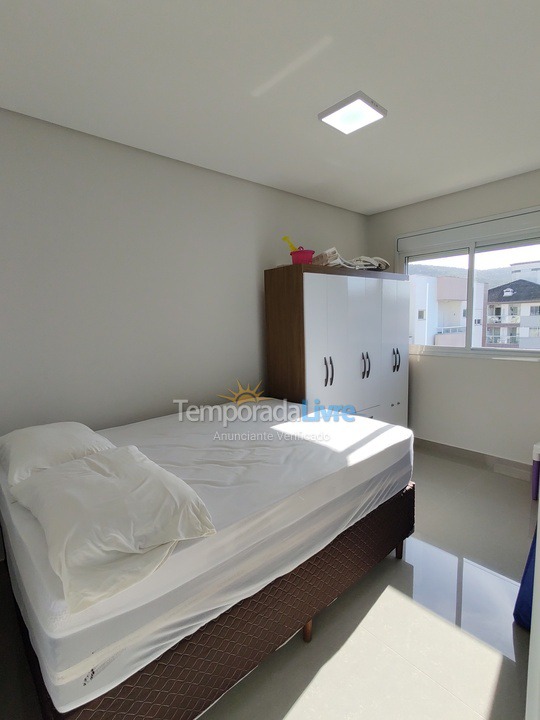 Apartamento para aluguel de temporada em Governador Celso Ramos (Praia de Palmas)