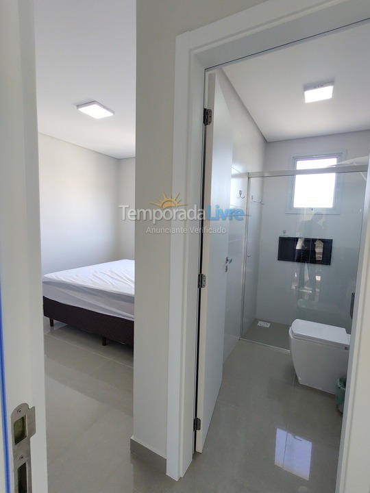 Apartamento para aluguel de temporada em Governador Celso Ramos (Praia de Palmas)