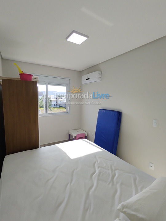 Apartamento para aluguel de temporada em Governador Celso Ramos (Praia de Palmas)