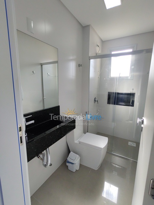 Apartamento para aluguel de temporada em Governador Celso Ramos (Praia de Palmas)