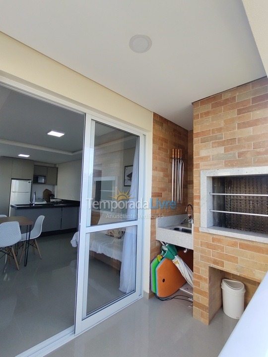 Apartamento para aluguel de temporada em Governador Celso Ramos (Praia de Palmas)