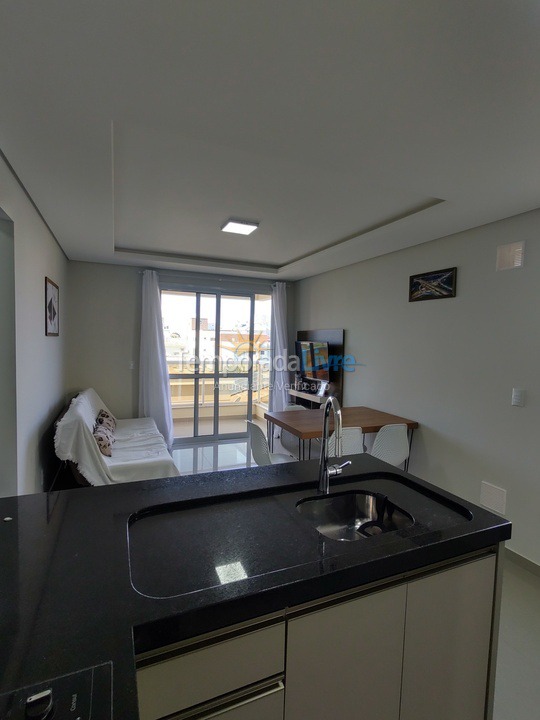 Apartamento para aluguel de temporada em Governador Celso Ramos (Praia de Palmas)