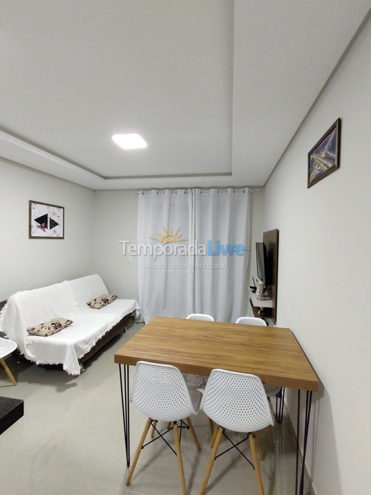 Apartamento para aluguel de temporada em Governador Celso Ramos (Praia de Palmas)