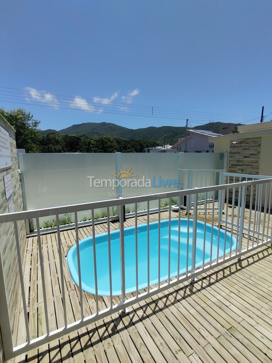 Apartamento para aluguel de temporada em Governador Celso Ramos (Praia de Palmas)