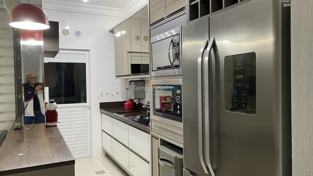 Apartamento para alquiler de vacaciones em Bombinhas (Praia de Bombas)