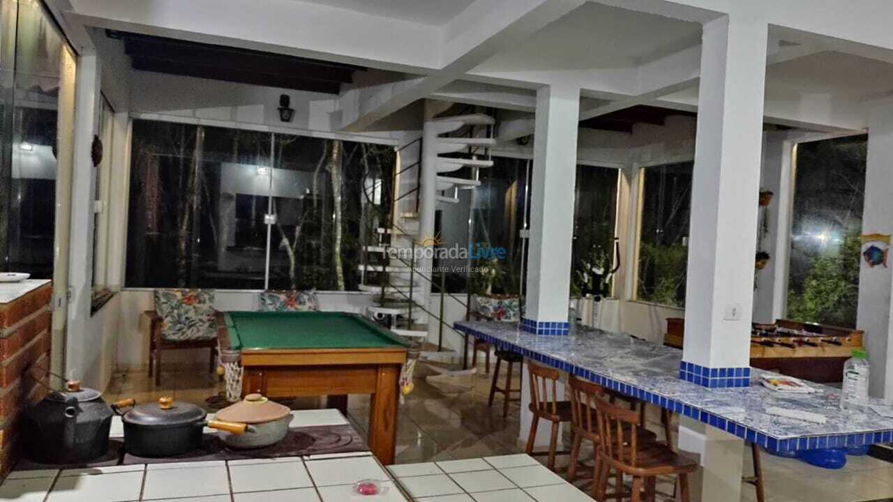 Chácara / sítio para aluguel de temporada em Suzano (Palmeiras)