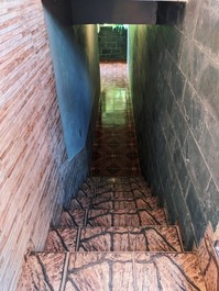 Escada de acesso à casa.