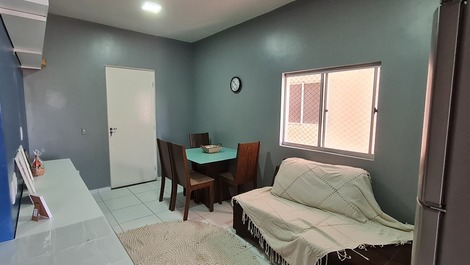 Vista da sala e porta de entrada