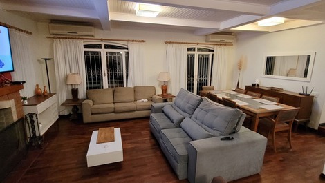 BEAUTIFUL HOUSE 10 PEOPLE 300M FROM CAMPOS DO JORDÃO MIRANTE