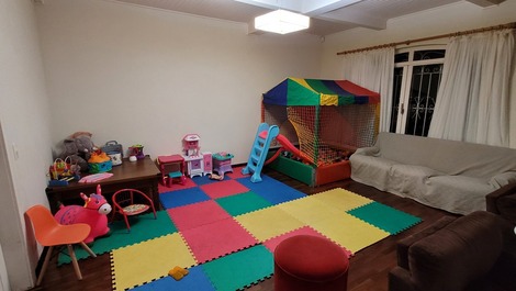 BEAUTIFUL HOUSE 10 PEOPLE 300M FROM CAMPOS DO JORDÃO MIRANTE