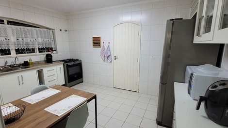 BEAUTIFUL HOUSE 10 PEOPLE 300M FROM CAMPOS DO JORDÃO MIRANTE