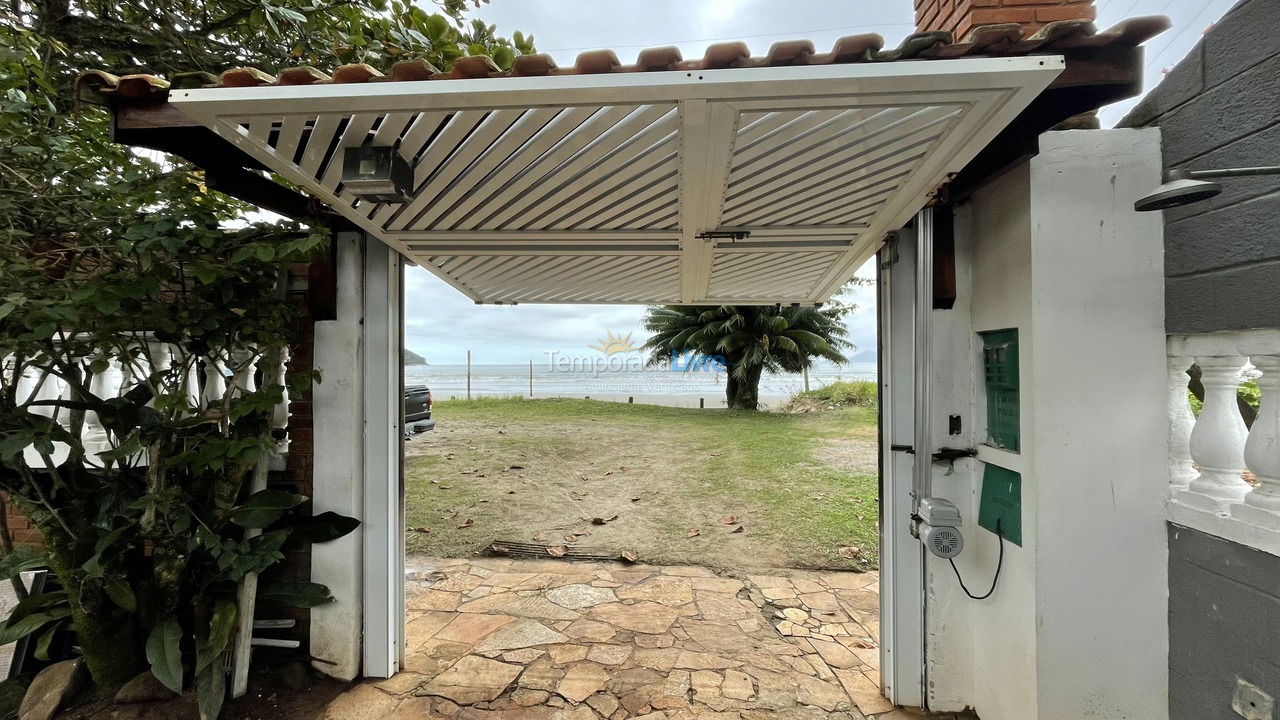 Casa para alquiler de vacaciones em Bertioga (Jardim Indaiá)