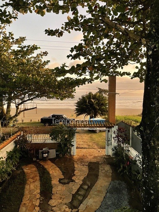 Casa para alquiler de vacaciones em Bertioga (Jardim Indaiá)