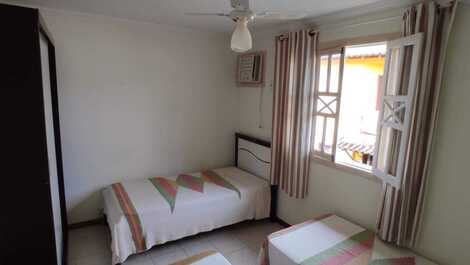 Excelente apto com 02 quartos com ar condicionado, no Cond. Irerê,