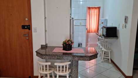 Apartamento em condomínio fechado com piscina