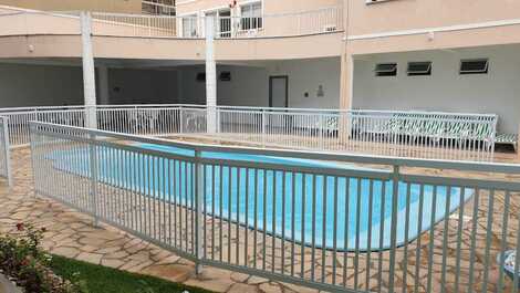 Apartamento em condomínio fechado com piscina