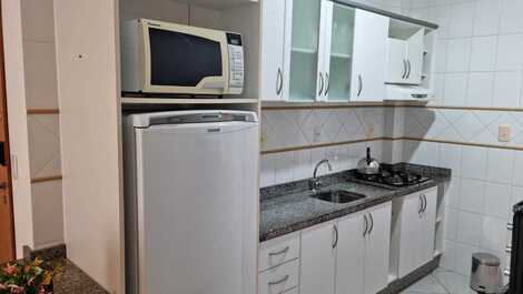 Apartamento em condomínio fechado com piscina