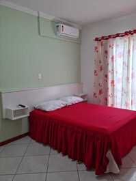 Apartamento em condomínio fechado com piscina