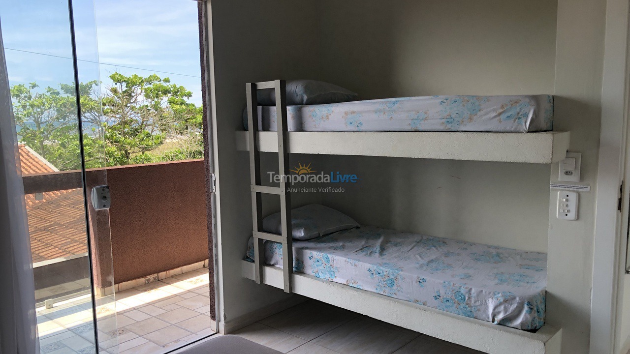 Apartamento para aluguel de temporada em Pontal do Paraná (Balneário Leblon)