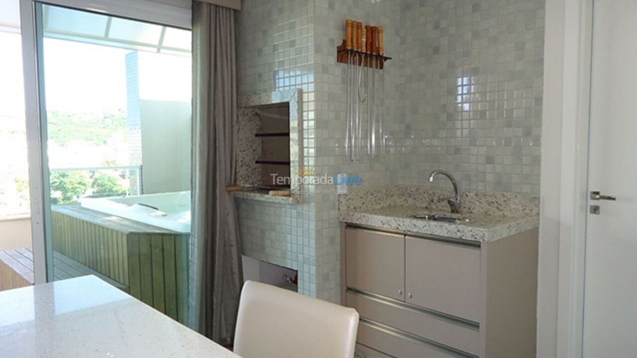 Apartamento para aluguel de temporada em Bombinhas (Praia de Bombas)