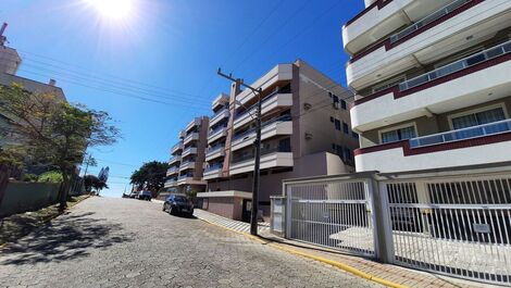 COBERTURA LOCALIZADA A 80 METROS DO MAR DE BOMBAS