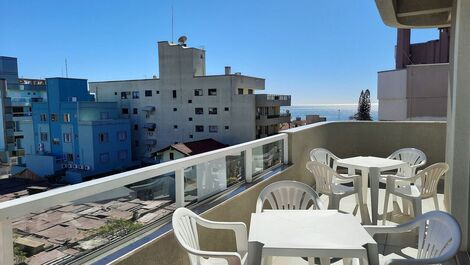 COBERTURA LOCALIZADA A 80 METROS DO MAR DE BOMBAS