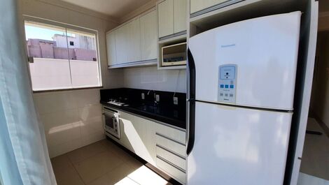 COBERTURA LOCALIZADA A 80 METROS DO MAR DE BOMBAS