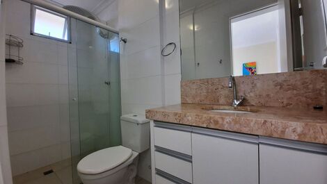 COBERTURA LOCALIZADA A 80 METROS DO MAR DE BOMBAS