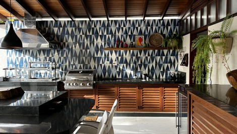 Deliciosa casa de alto padrão ao lado da praia