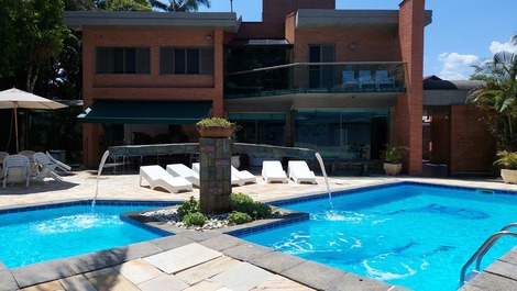 CASA FRENTE A PRAIA GUARATUBA /BERTIOGA