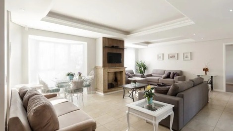 PERFECT VACATION HOME, SWIMMING POOL, NEAR THE BEACH AND SAFE SLEEPS 16