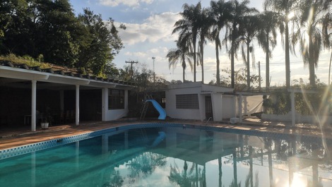 Piscina e cozinha externa