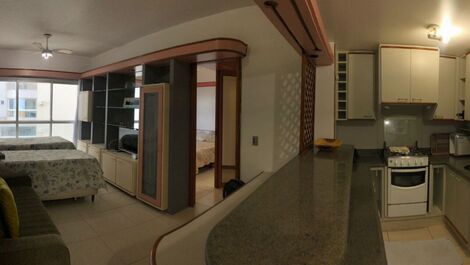 Flat com Área de Piscina e Vista Lateral P/o Mar.