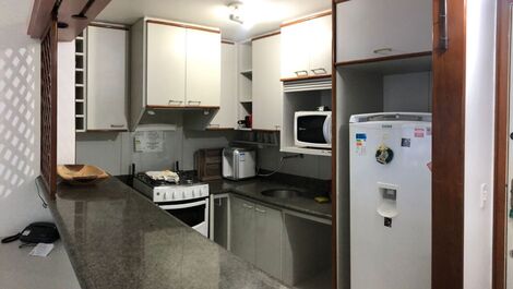 Flat com Área de Piscina e Vista Lateral P/o Mar.