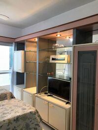 Flat com Área de Piscina e Vista Lateral P/o Mar.