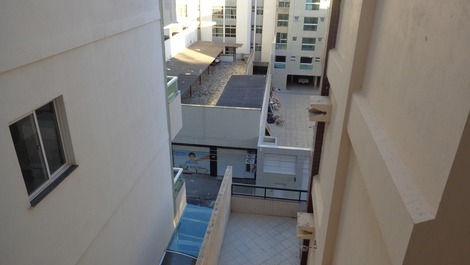 Apt 2.Qtos.C/1suites. C/AR.COND, C/1GAR. Balcony W/WIFI