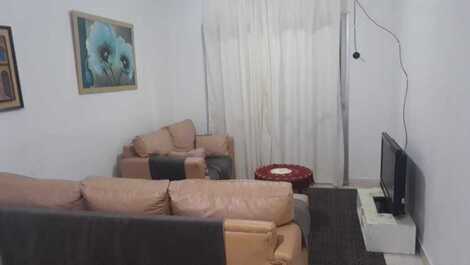 Aluga apto praia Enseada Guarujá. Ótima localização..