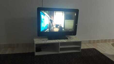 Aluga apto praia Enseada Guarujá. Ótima localização..