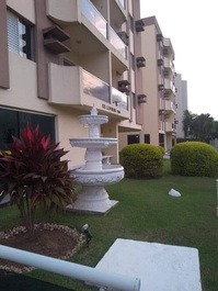 Aluga apto praia Enseada Guarujá. Ótima localização..