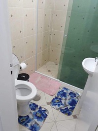 Aluga apto praia Enseada Guarujá. Ótima localização..