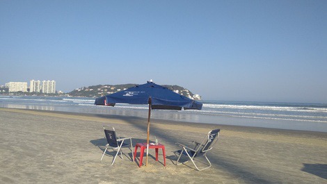 Aluga apto praia Enseada Guarujá. Ótima localização..