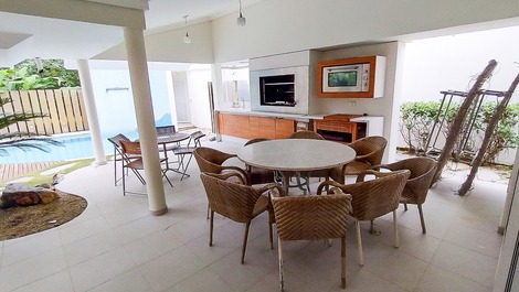 Casa com 8 suítes na Riviera S Lourenço, pertinho da praia do shopping